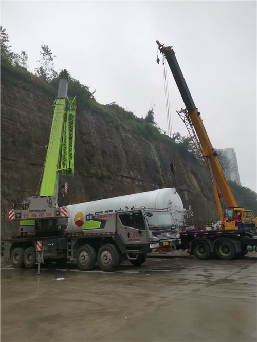 东山区“不怕风雨冻”—— 吊车的 “恶劣环境适应” 技术
